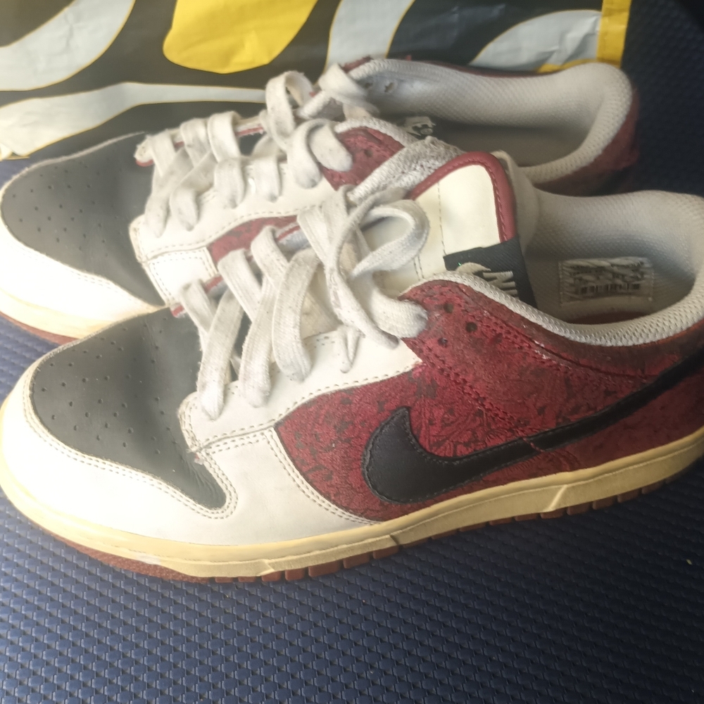 Nike Dunk Low Womens 2007 Estadio Burgundy Black Sail Floral